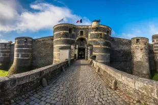 ecole-audiovisuel-angers-chateau ecole-audiovisuel-angers-chateau